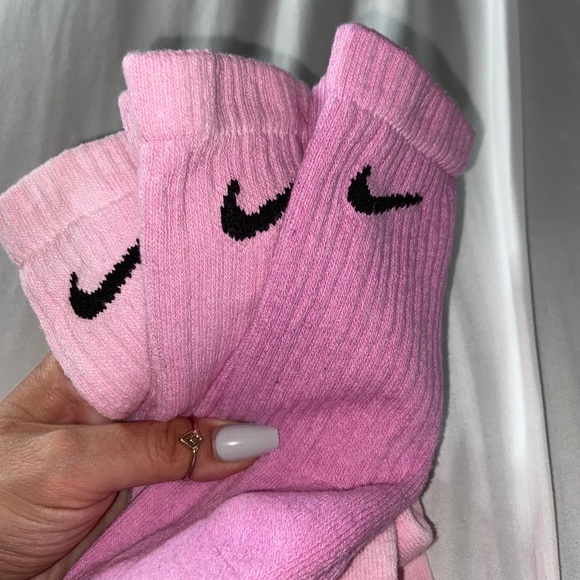 RESTOCK **COPY - 3PACK ALL PINKS 🌸🍬NIKE SOCKS - Picture 7 of 7
